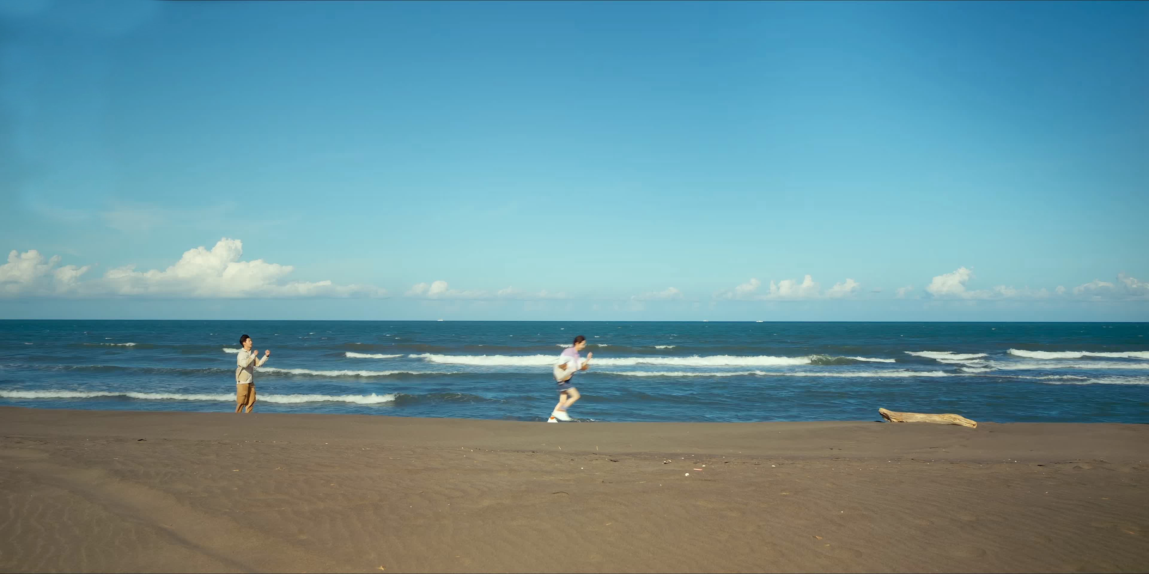 李子维黄雨萱约会的海滩