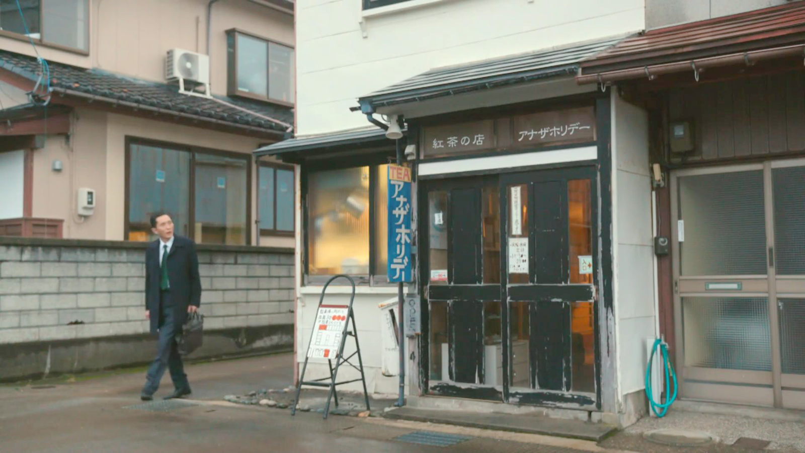 五郎与客户喝红茶