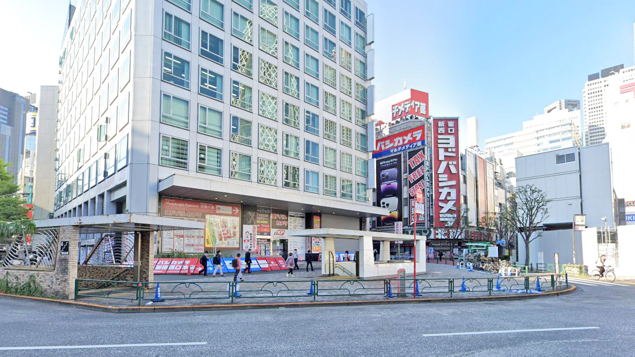 淀桥新宿西口店前广场