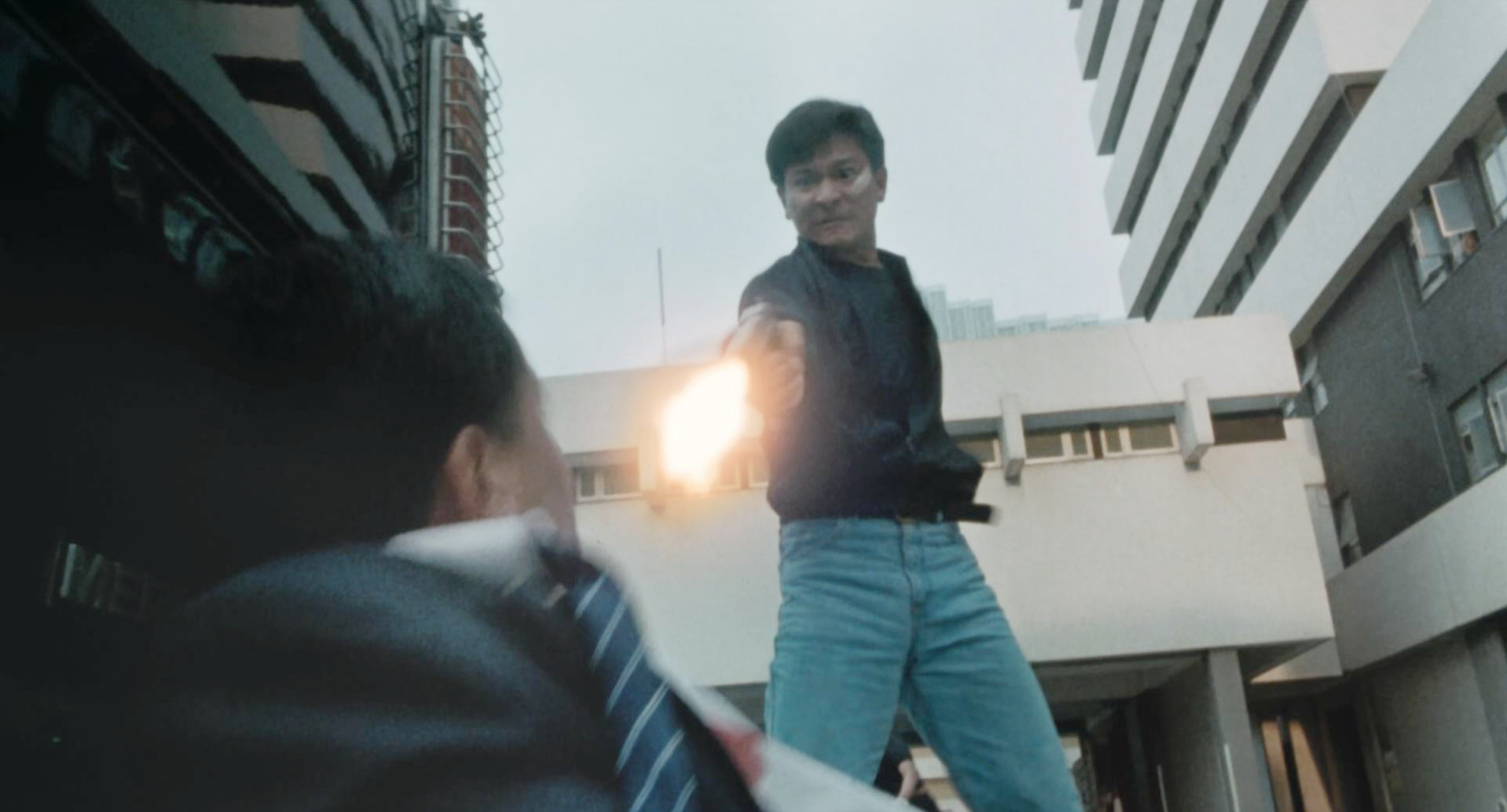 乌蝇阿华闯警署
