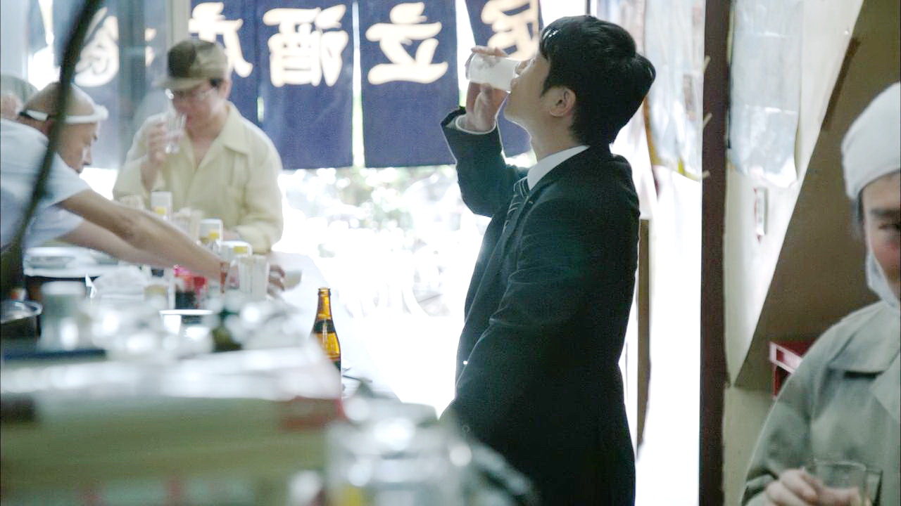 半泽独自喝闷酒