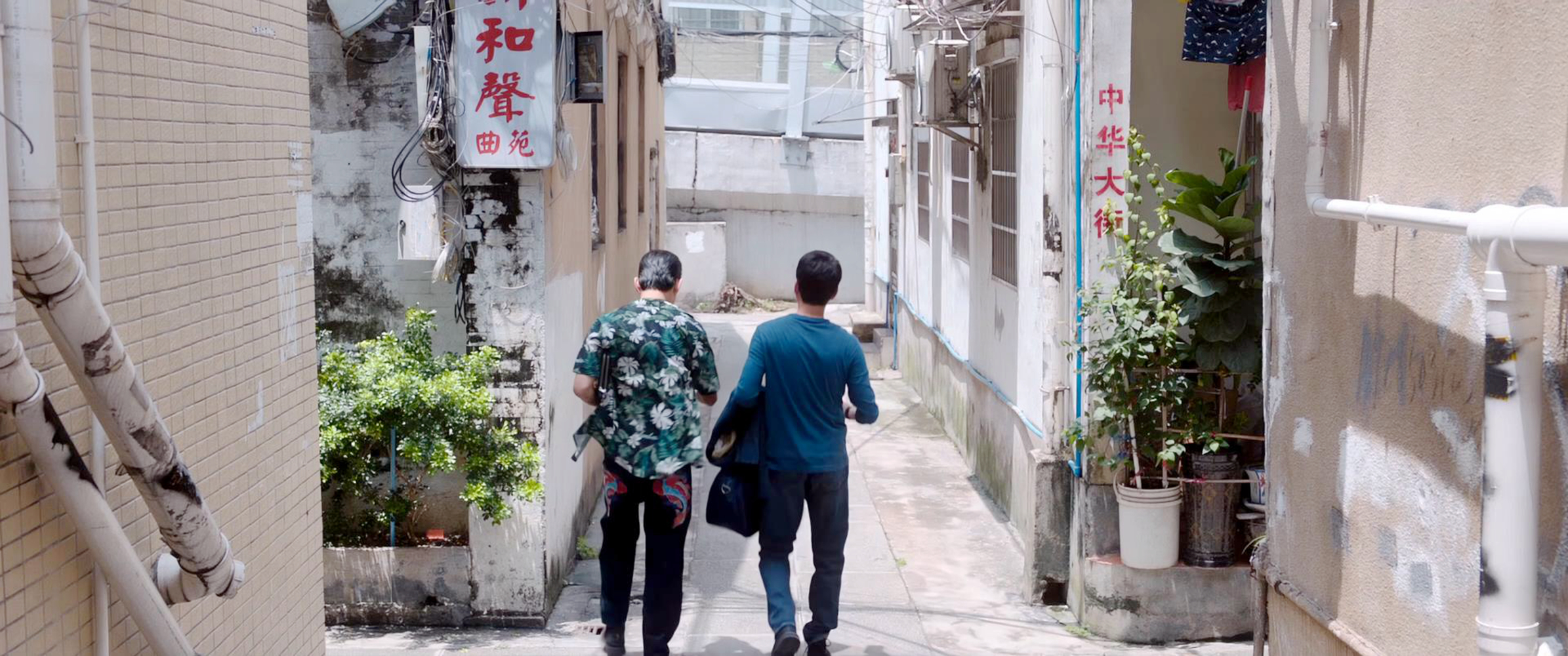 交警追债男同路