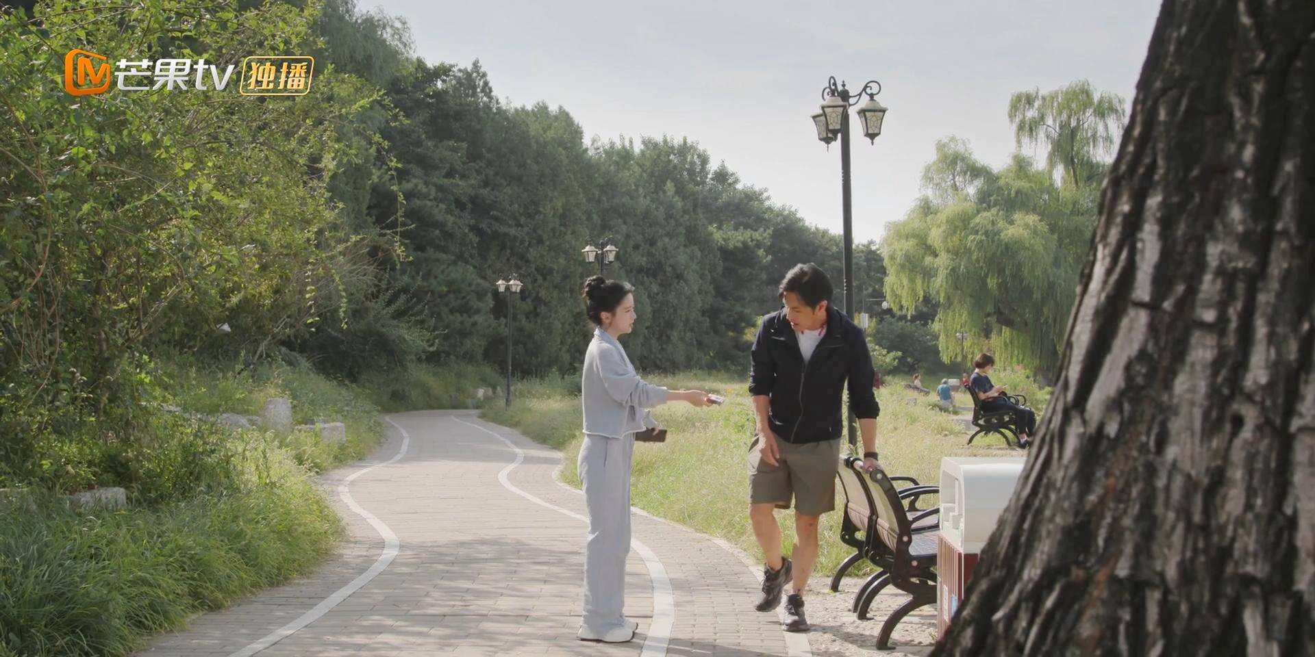 马其远慢跑踩屎