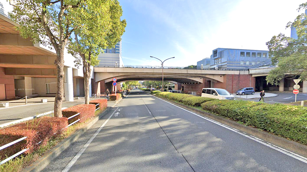 多摩中央公园街与帕台农大道交叉口