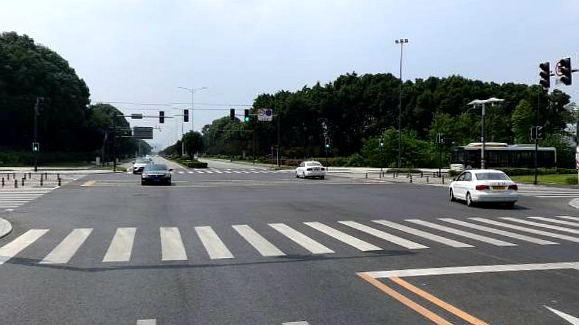 百川路与新业路交叉口