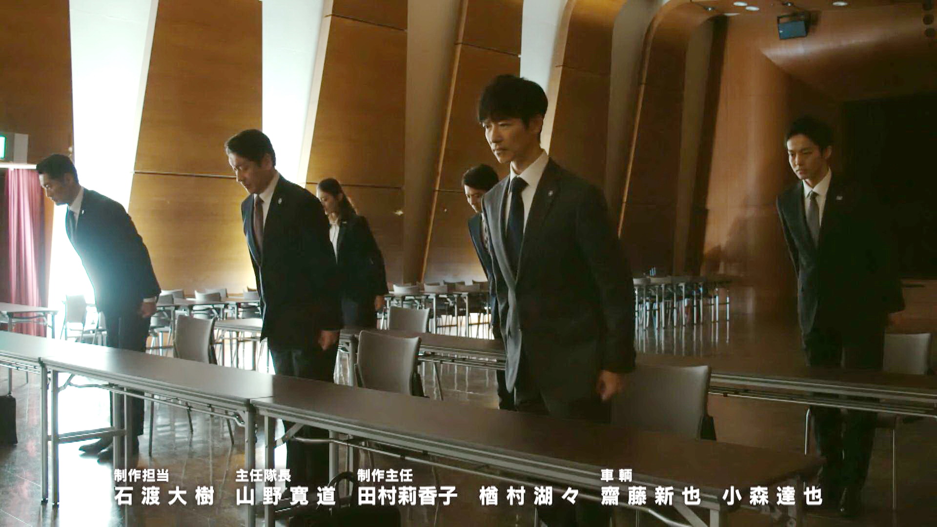 经产省内景
