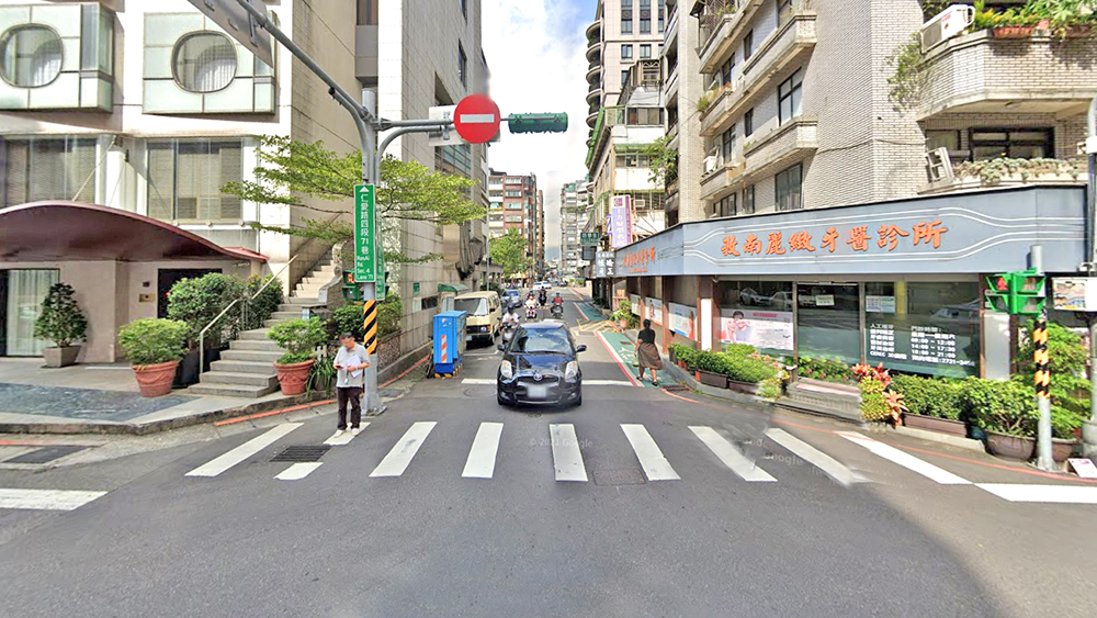 敦化南路一段252巷与仁爱路四段71巷交叉口