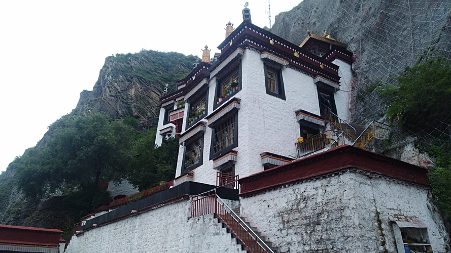 鲁普岩寺