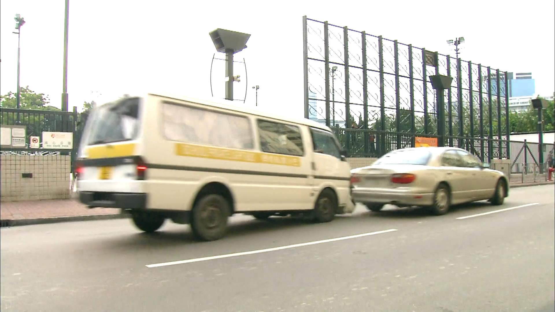 雅言护甥撞车