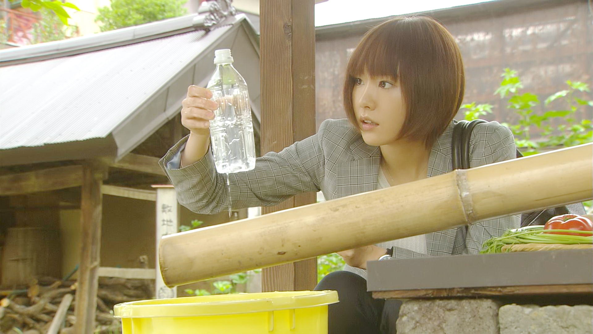 绢美村水井采水样