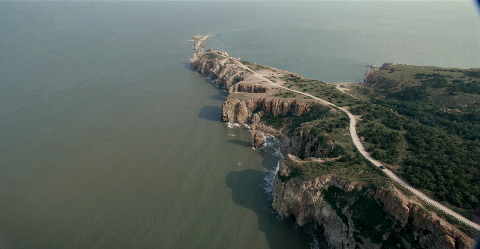 景岚撞老金跳海