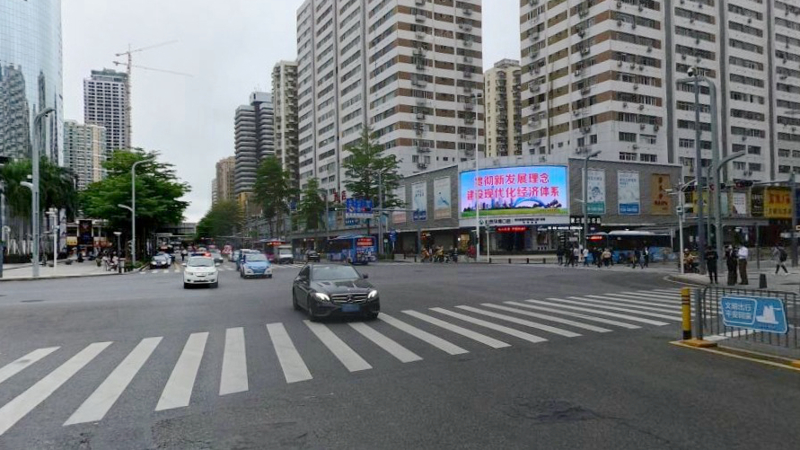 人民南路与嘉宾路交叉口