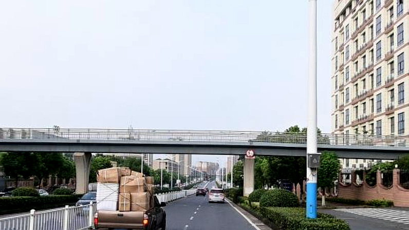 技师学院跨街天桥