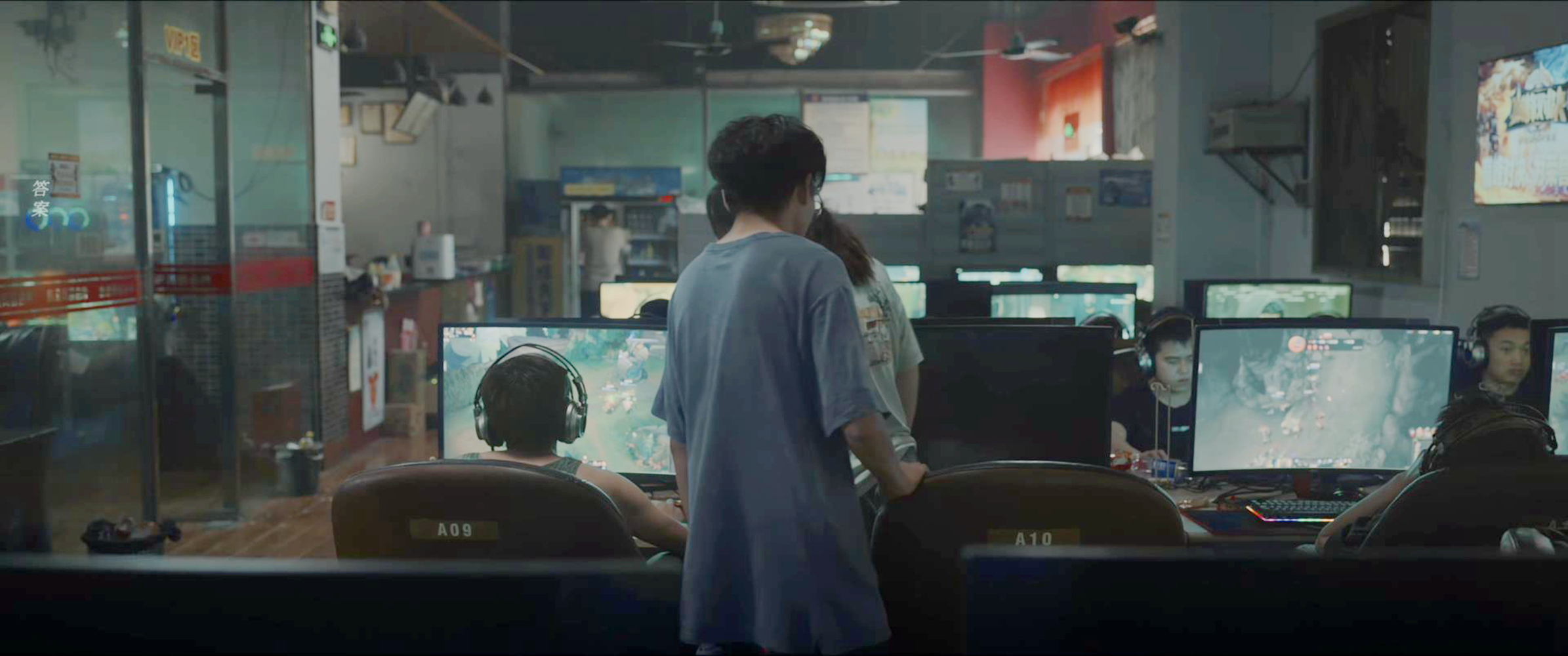 乐莹看别人打游戏