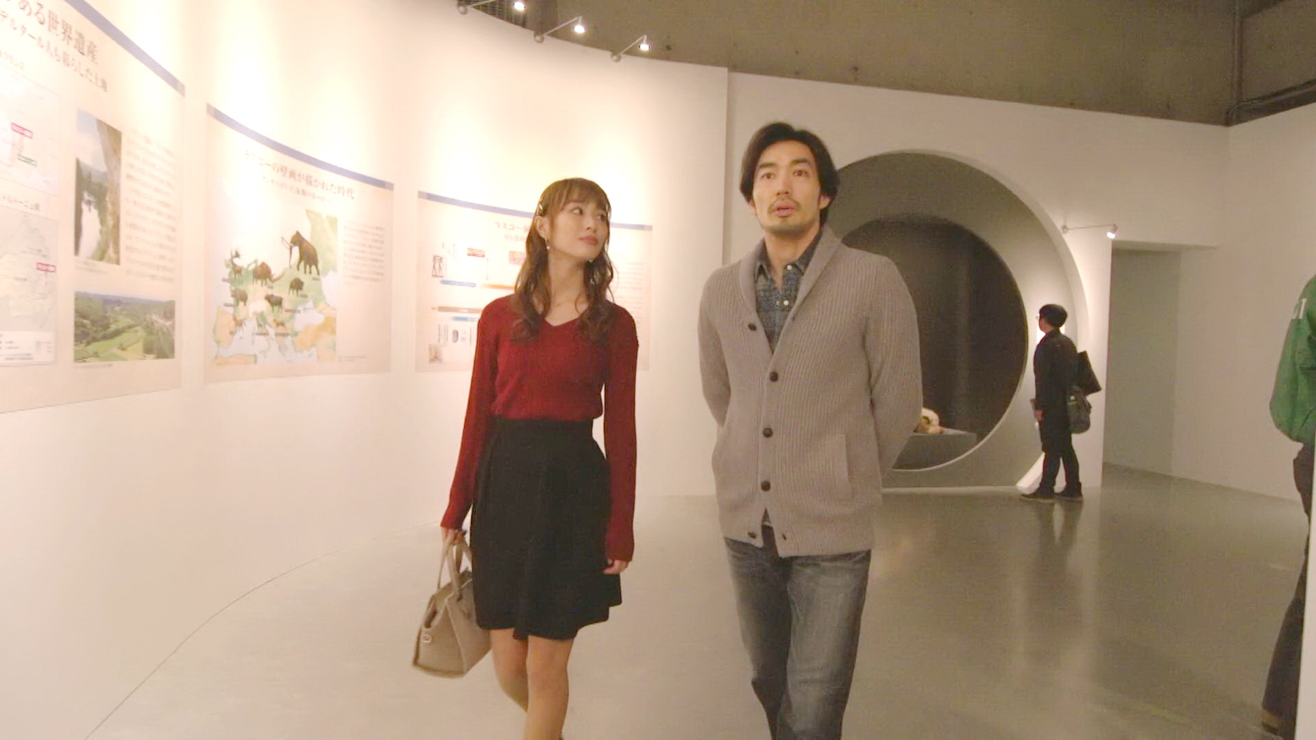 看展览尴尬偶遇