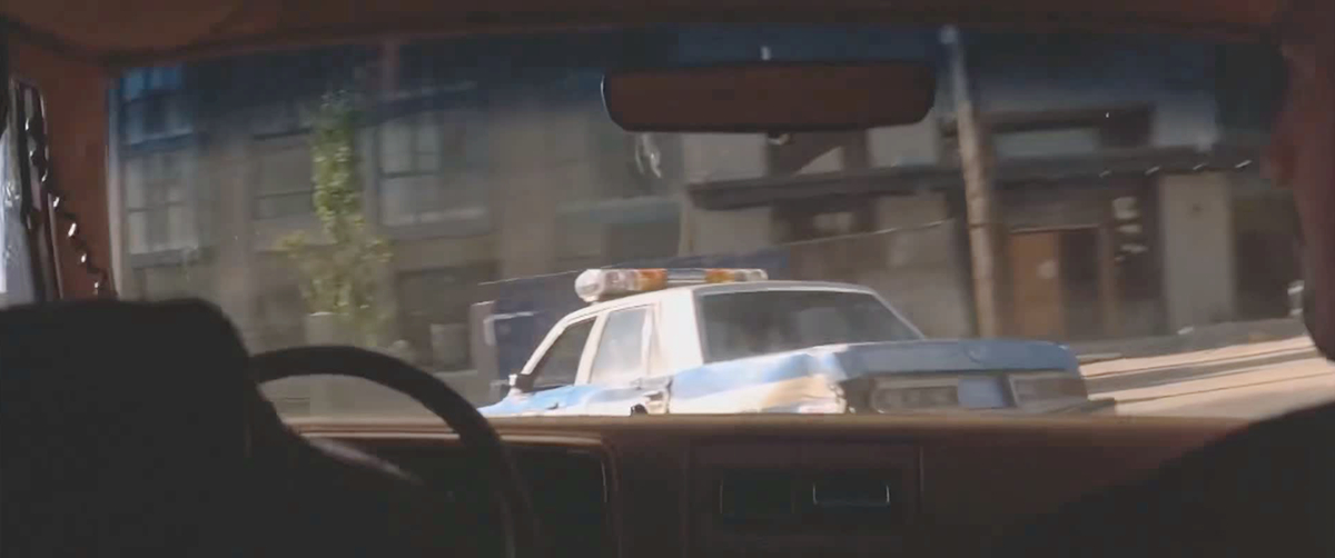 气垫船撞纽约警车
