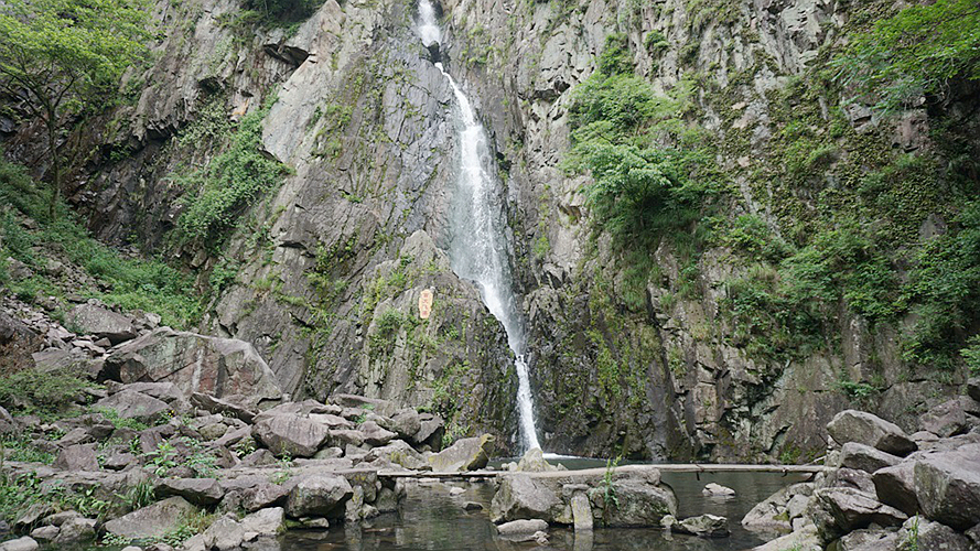 百丈飞瀑