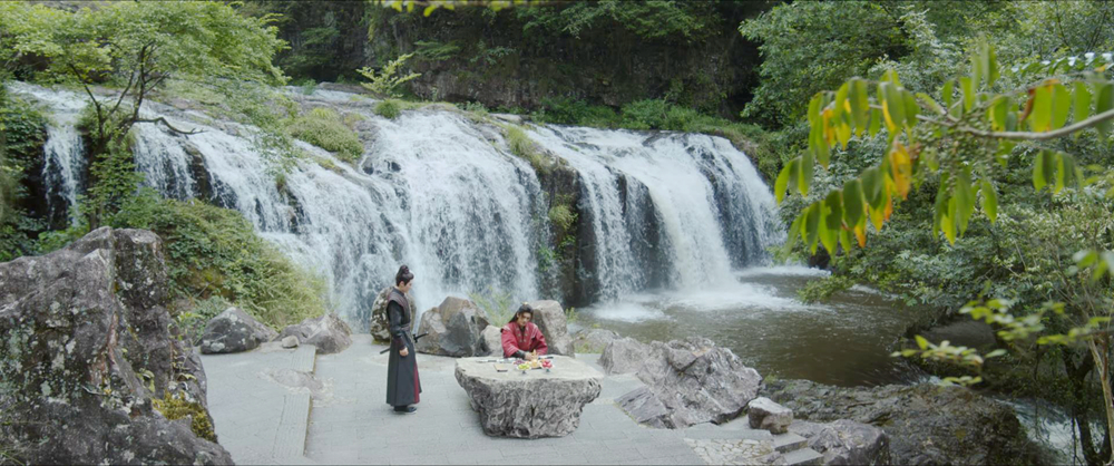 笛飞声据地/方多病背李莲花