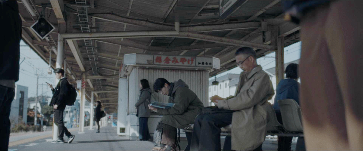 Jimmy等车查地图