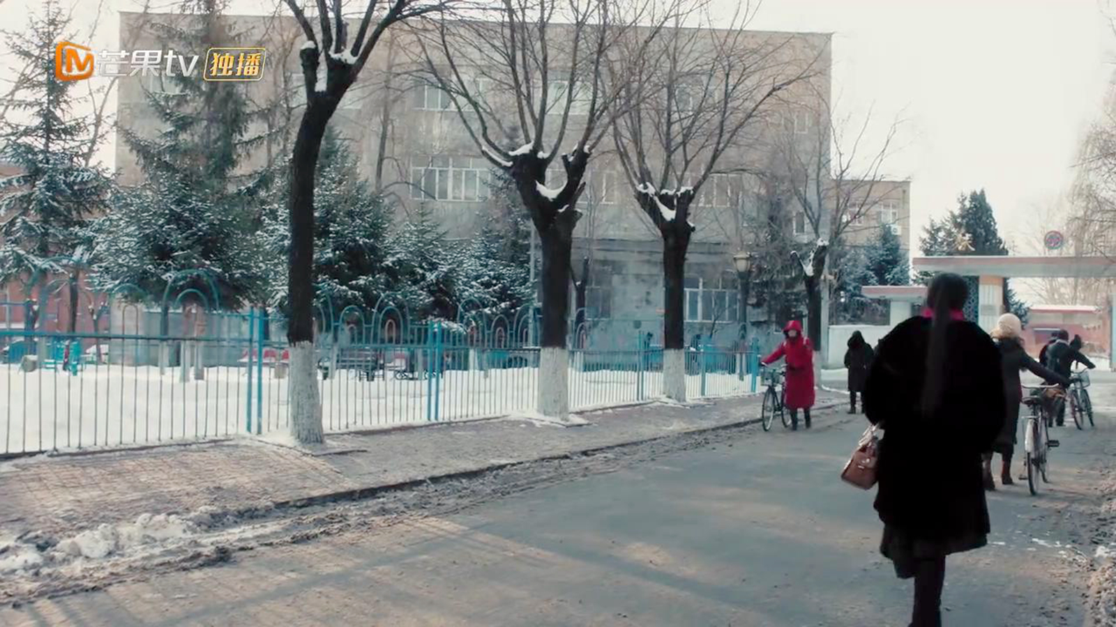铁原三中校门
