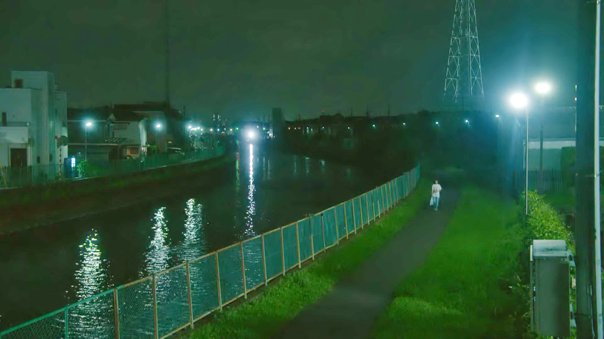 凪从夜总会走回家