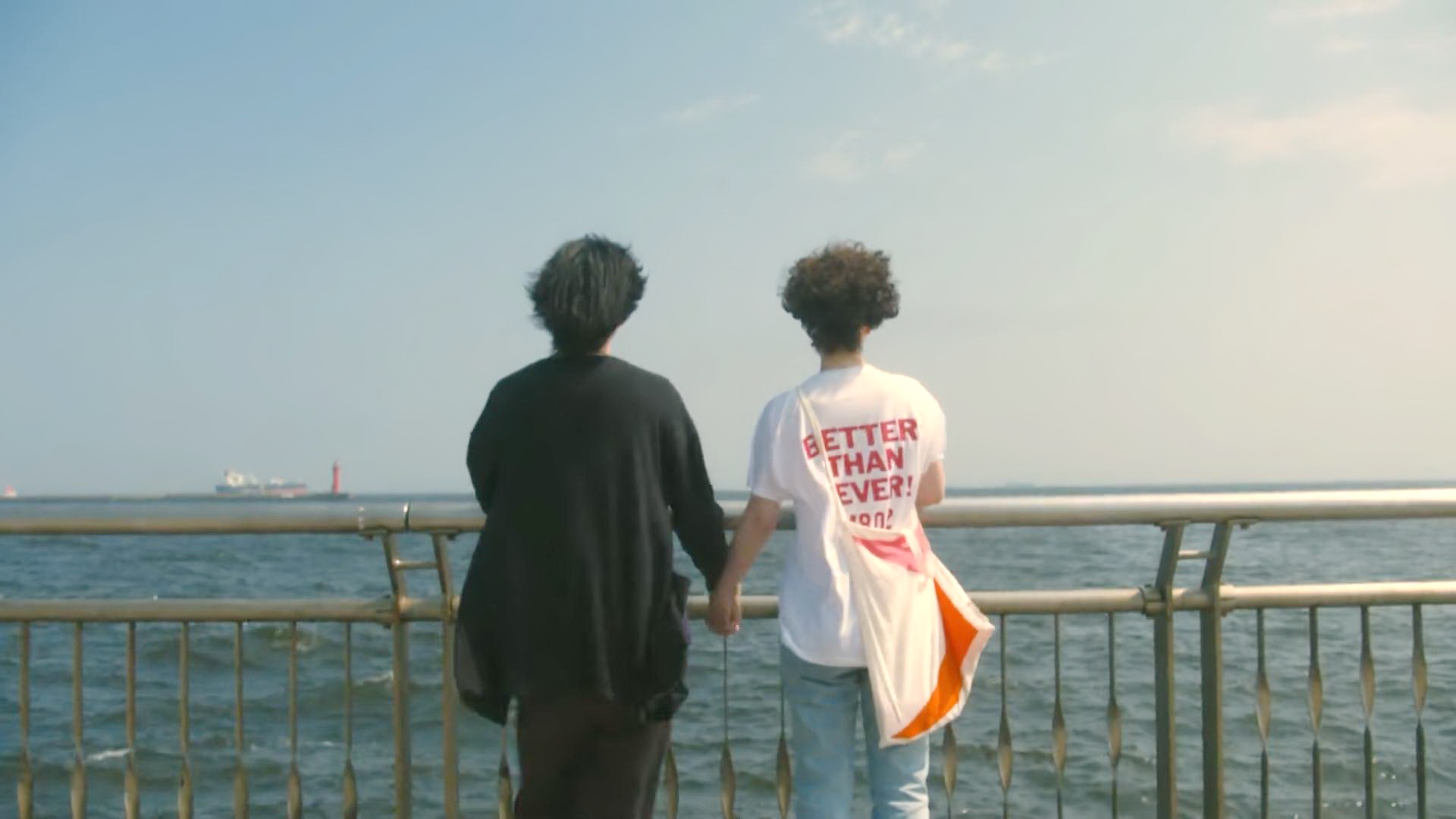 凪和城钢的海边公园