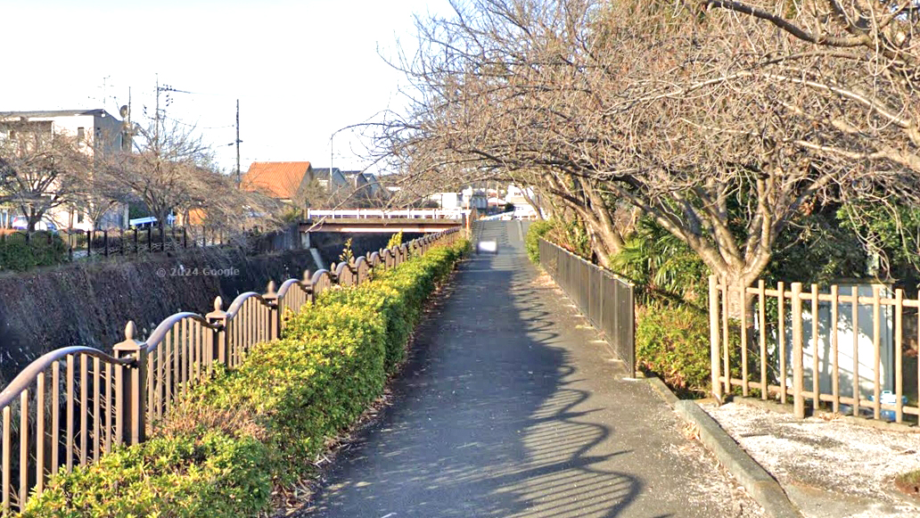 程久保川散步道