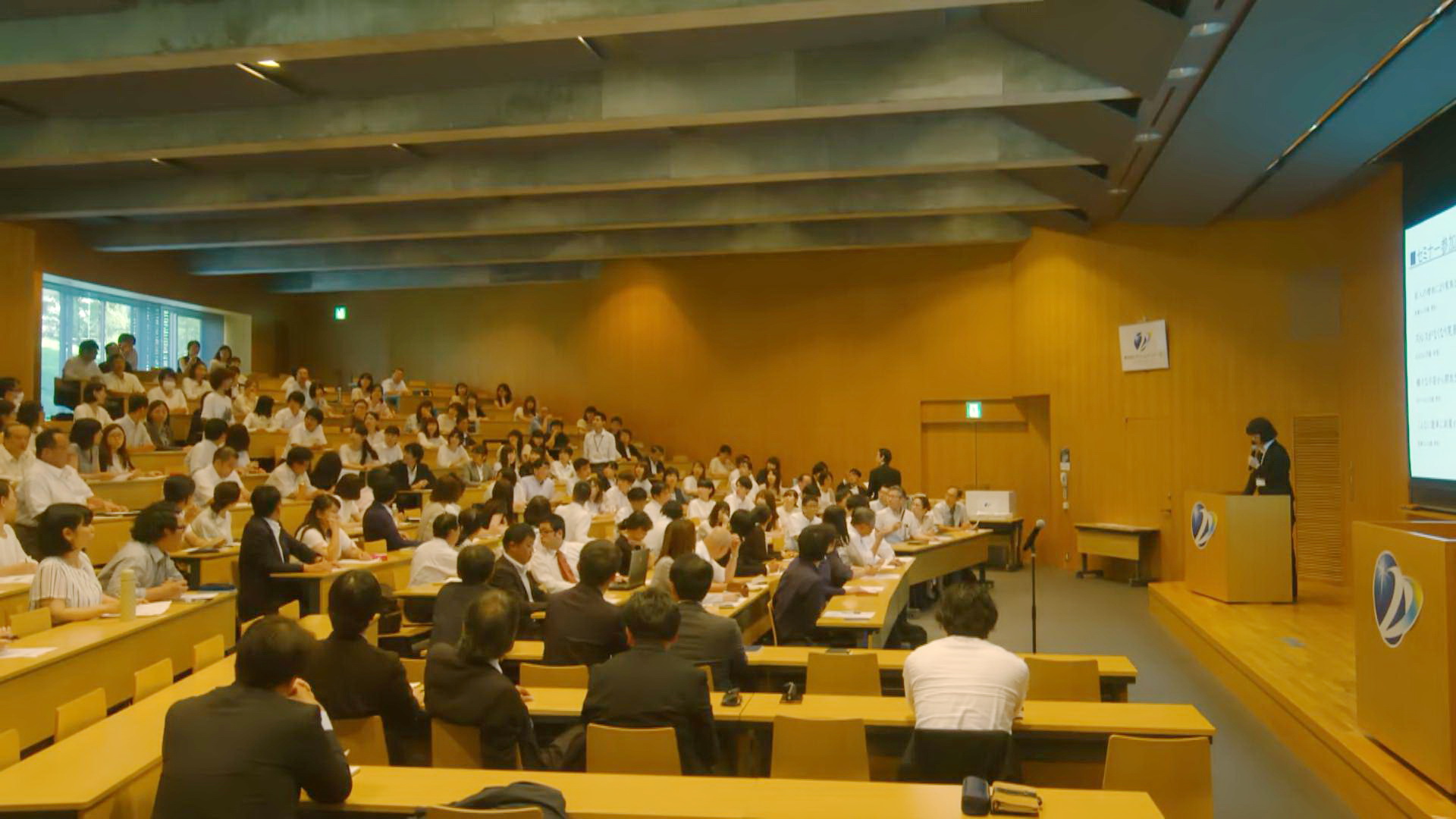 龙子演讲的会堂