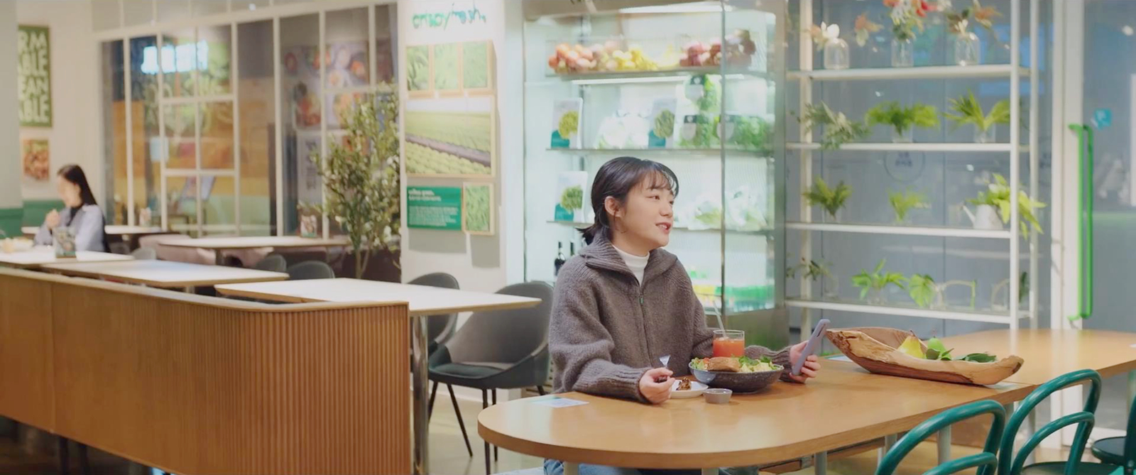 麟伊吃沙拉的地方