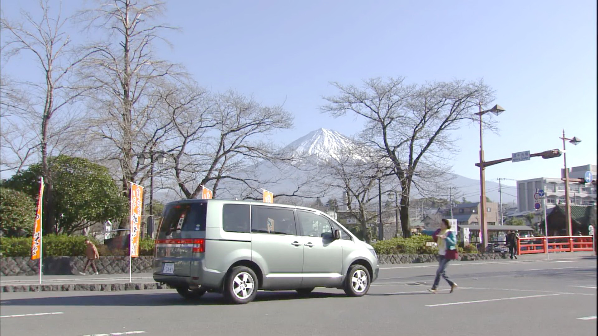 光生母亲上车
