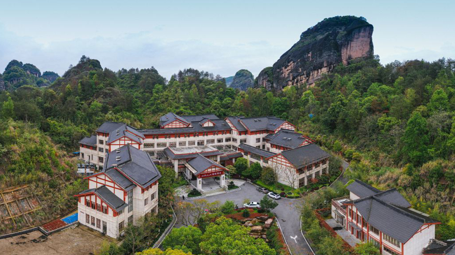 龙虎山庄