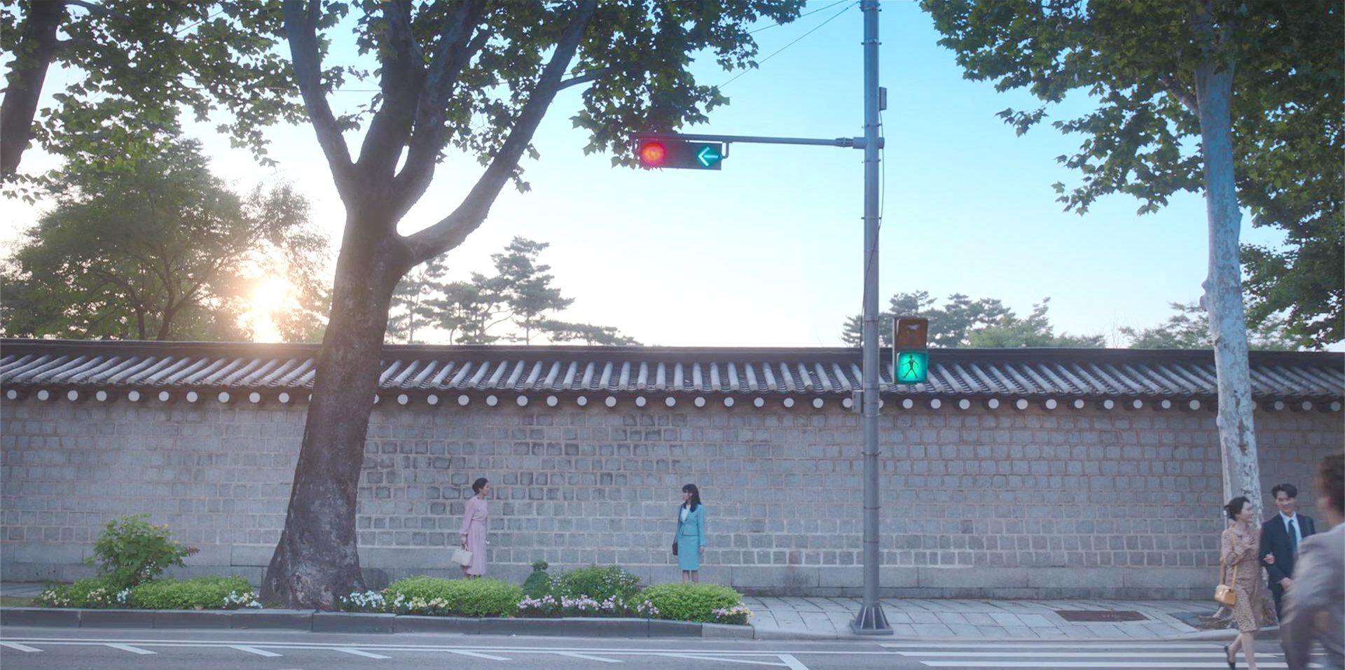 赶去见英凡母亲路上