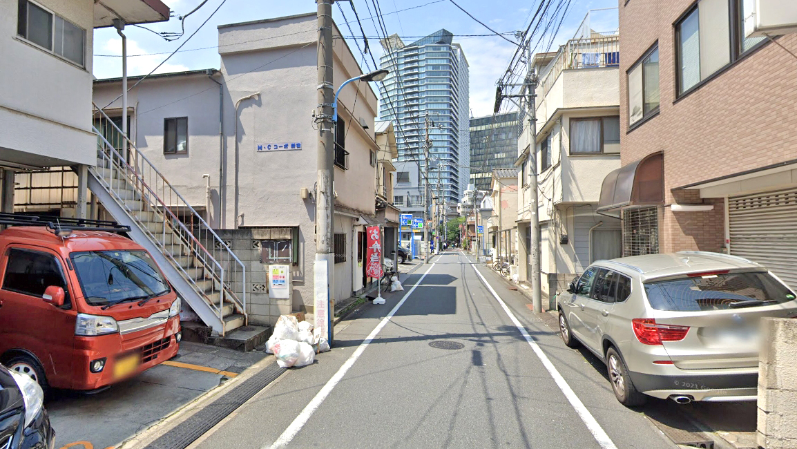 新宿6丁目10番与9番之间街道