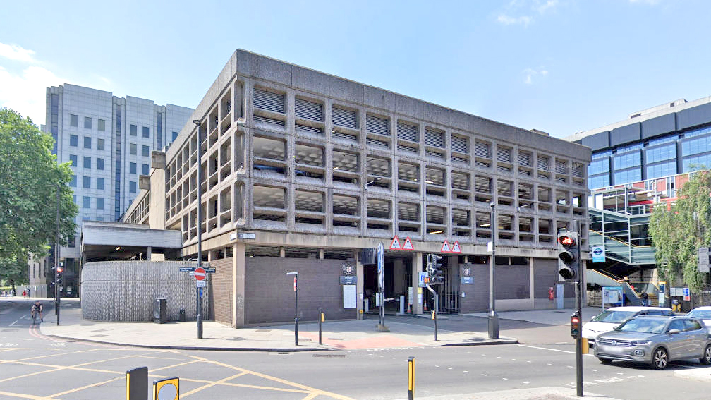 米诺里斯停车楼