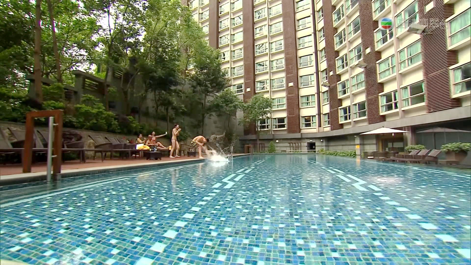 泳池派对