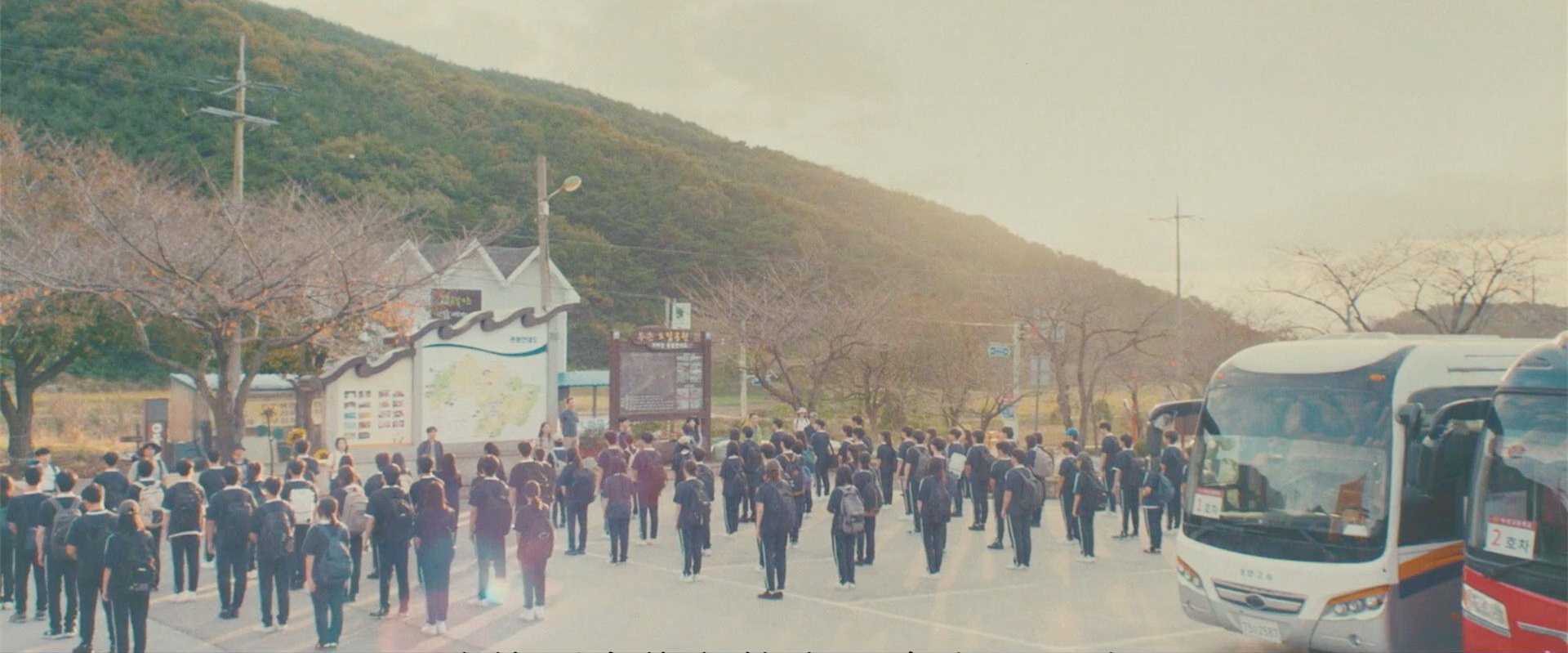 头逊峰山下广场
