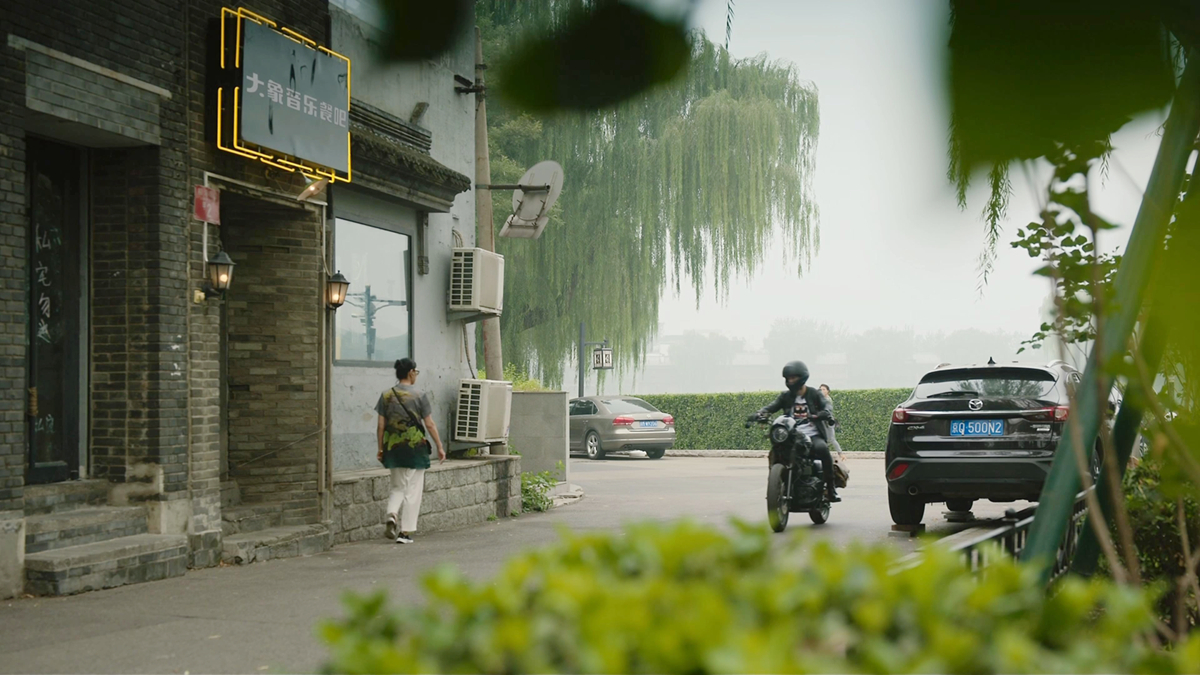 家明演出的酒吧