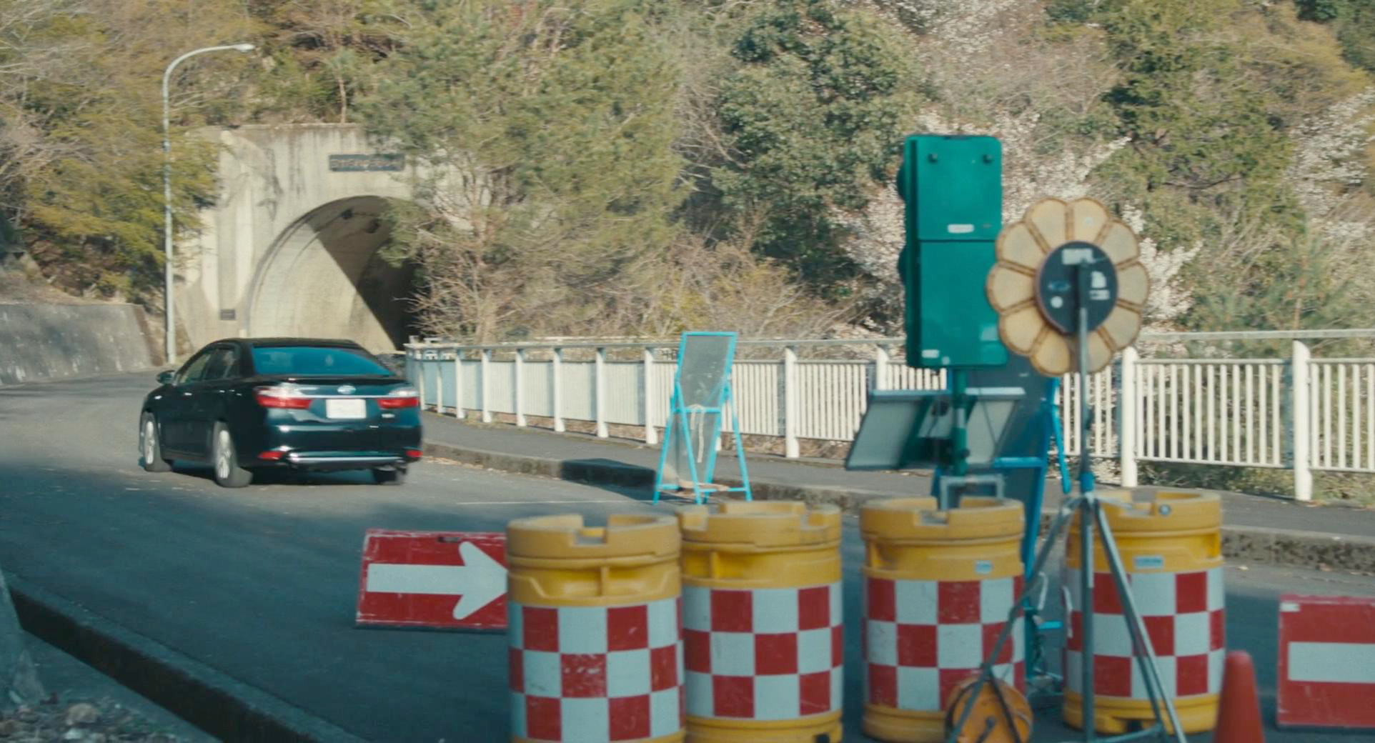 警察出车祸的隧道