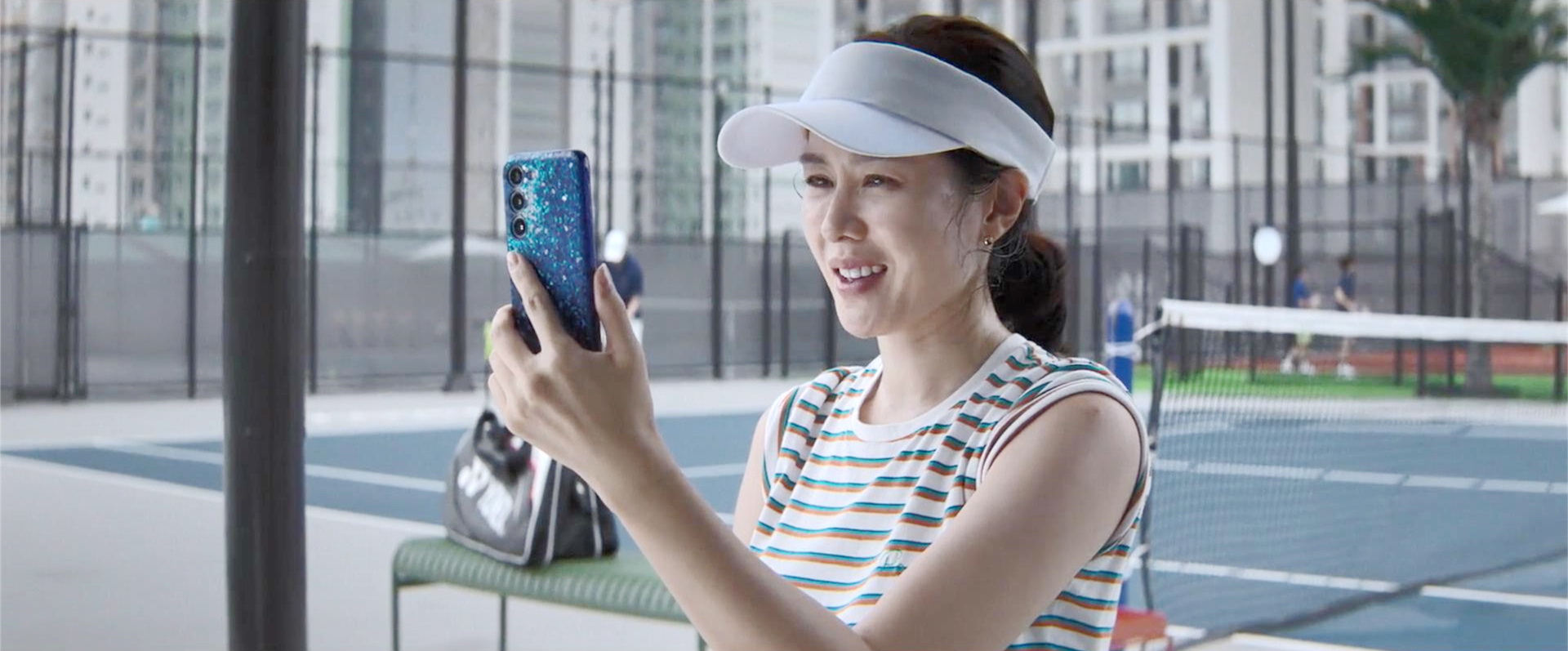 美莉打网球