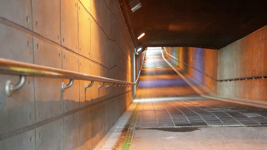 三青路人行通道