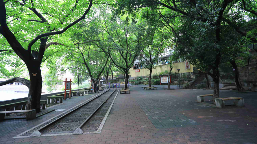 渝铁村