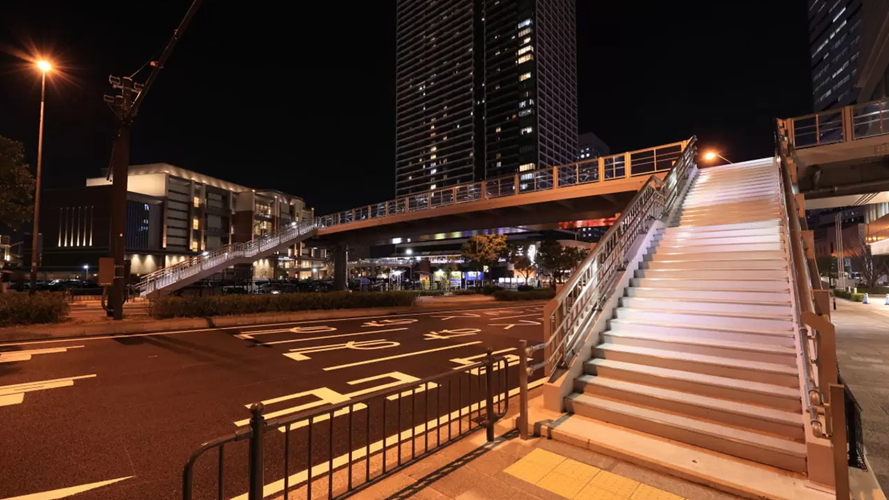 北仲跨街甲板
