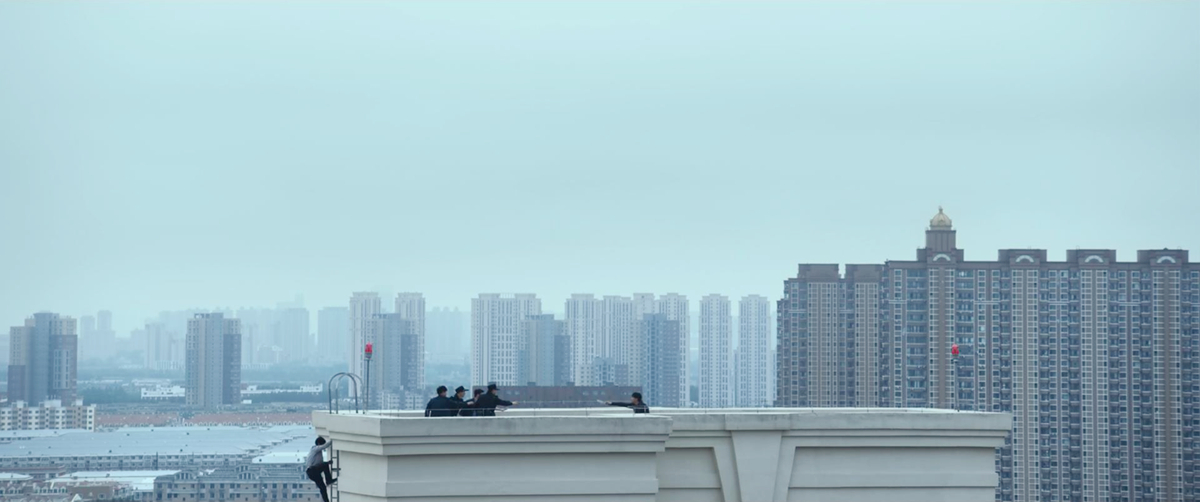 嫌疑人坠楼