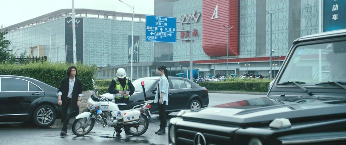 三车连撞