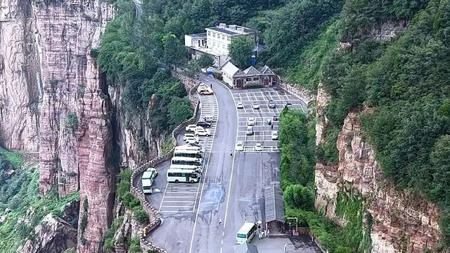清峰关停车场