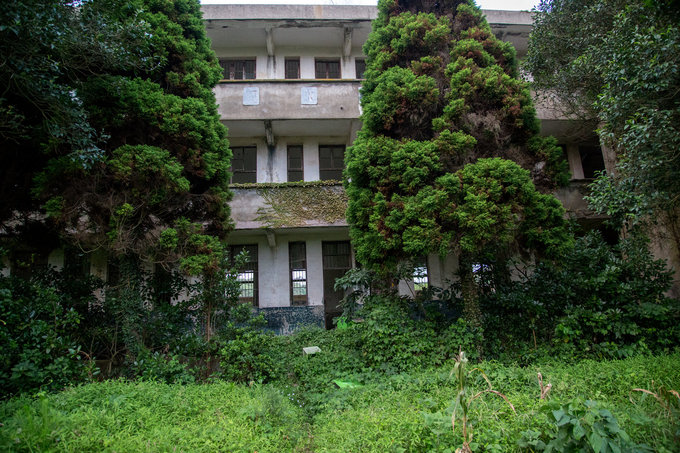 废弃的东极中学
